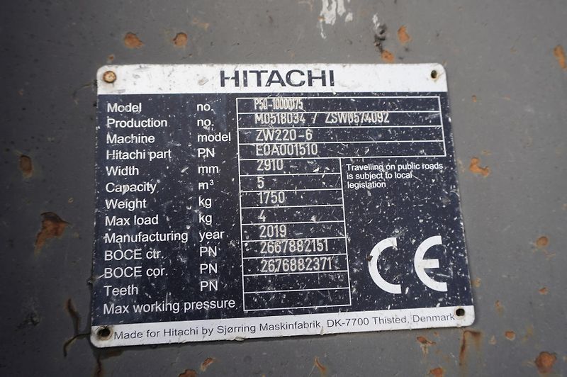 Hitachi (2018) ZW220 articulated loader - fotka 16 z 24