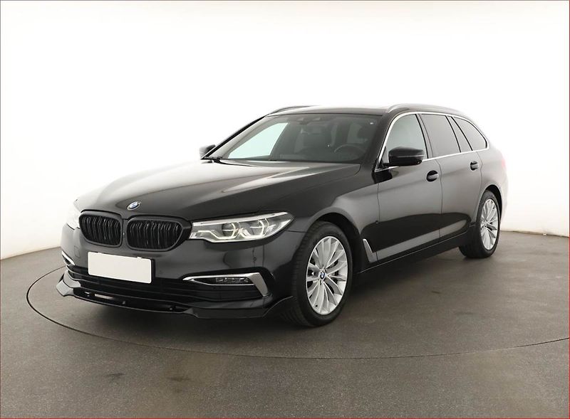 BMW Řada 5 (2018) Luxury Line 530d - fotka 2 z 20