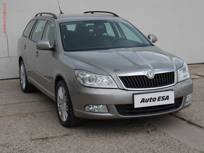 Škoda Octavia (2010) 2.0TDi, AC, tempo, park.čidla - fotografie inzerátu
