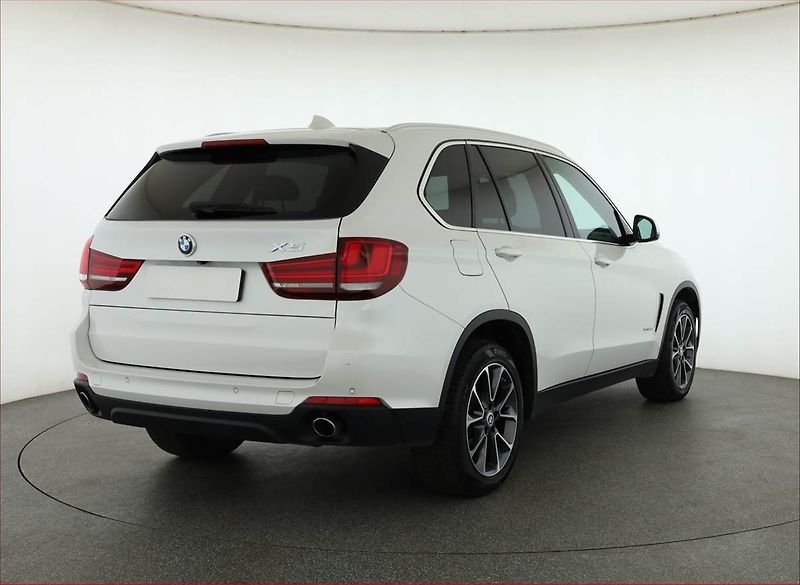 BMW X5 (2018) xDrive25d - fotka 5 z 21