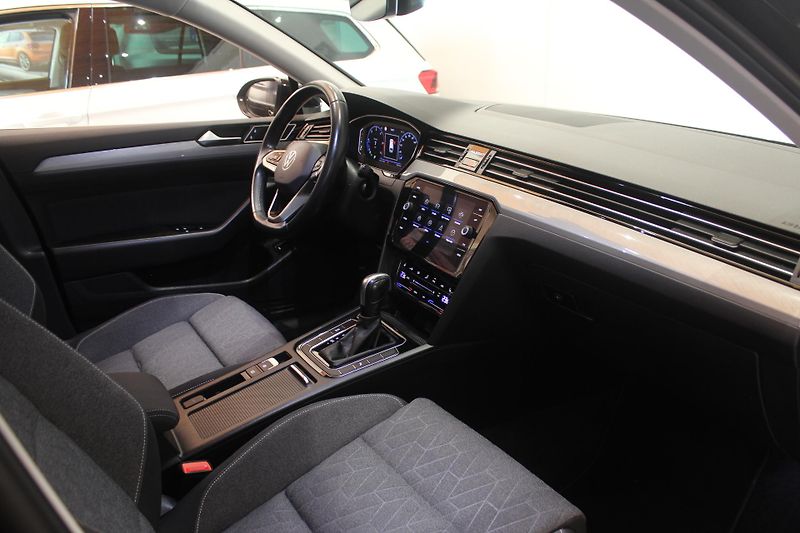 Volkswagen Passat (2023) 2.0TDI DSG Display LED Tažné - fotka 20 z 35