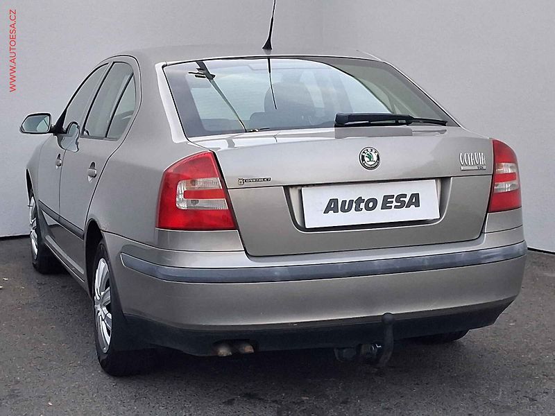 Škoda Octavia (2009) 1.9 TDi, ČR, Elegance, AC - fotka 6 z 16