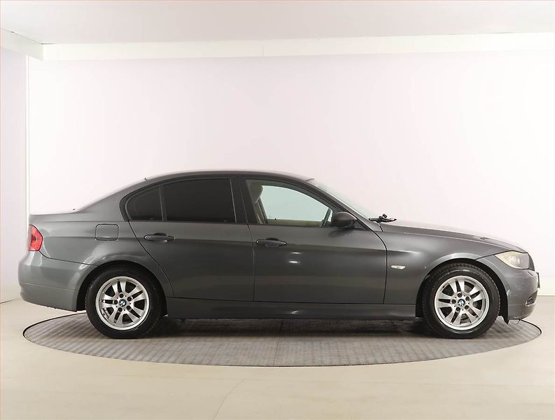 BMW Řada 3 (2005) 320 i, po STK, jezdí dobře - fotka 6 z 16
