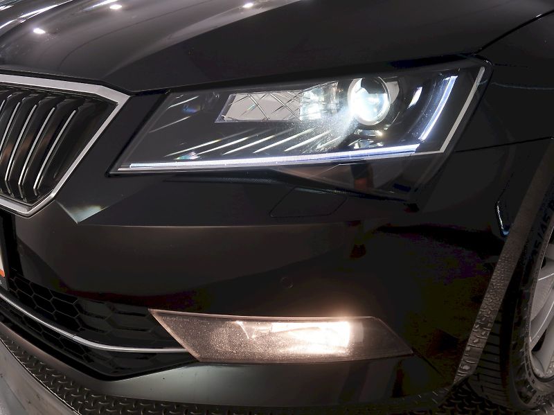 Škoda Superb (2018) STYLE 2.0TDI 140KW DSG CANTON - fotka 10 z 42