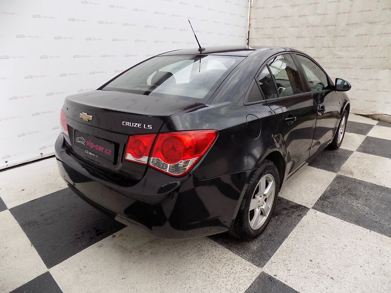 Chevrolet Cruze (2011) 1.8i/16V/Klimatizace/ČR/ - fotka 7 z 31