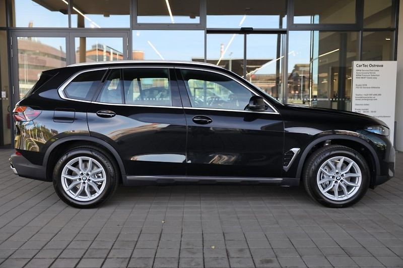 BMW X5 xDrive30d - fotka 4 z 18
