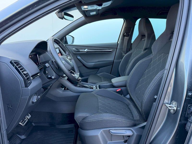 Škoda Karoq (2024) 2.0 TSI 140kW 4x4 SportLine - fotka 5 z 35