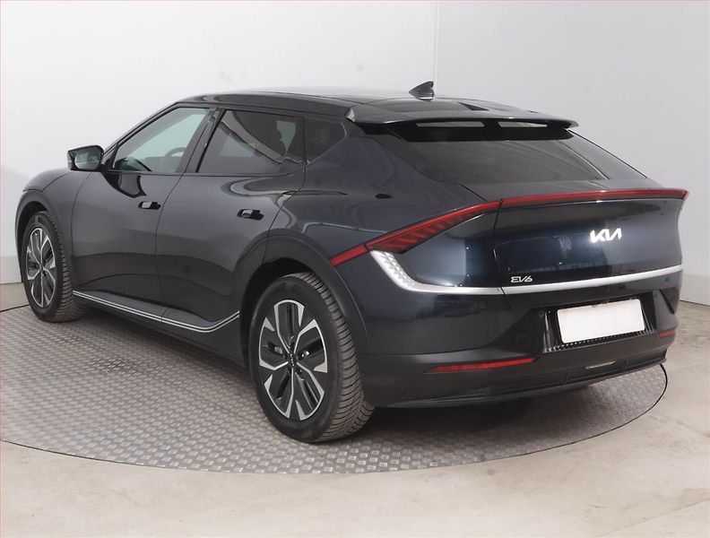 Kia EV6 (2023) RWD 77.4 kWh, SoH 100% - fotka 4 z 19
