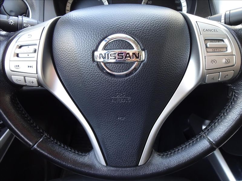Nissan Navara 2,3 dCi 140 kW 4x4 Automat - fotka 43 z 60