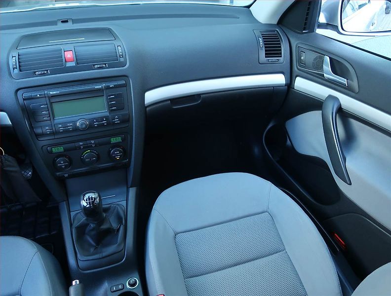 Škoda Octavia (2005) 1.9 TDI, Serv.kniha, po STK - fotka 8 z 14