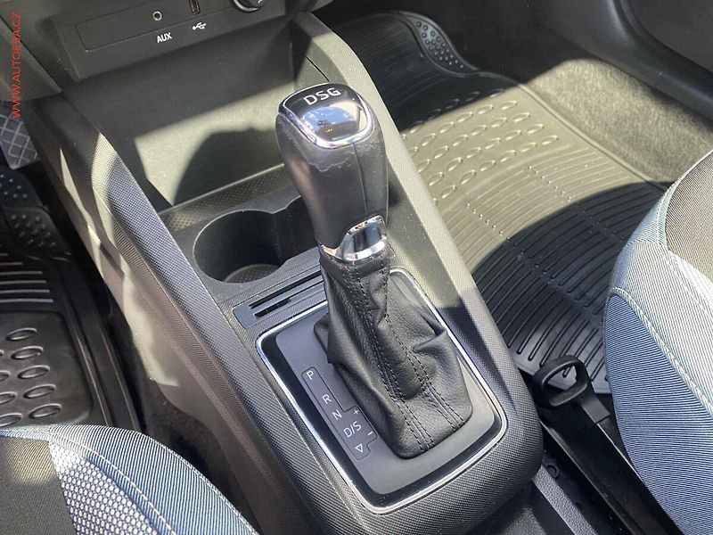 Škoda Fabia (2015) 1.2 TSi, ČR, Style, DSG - fotka 16 z 17