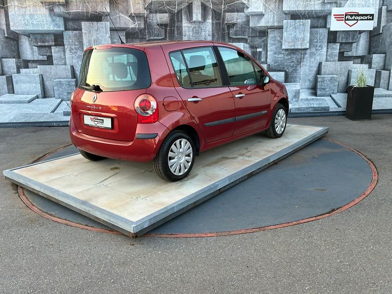 Renault Modus (2005) 1.2i 55KW, VYHŘIVANÉ SEDADLA - fotka 6 z 28