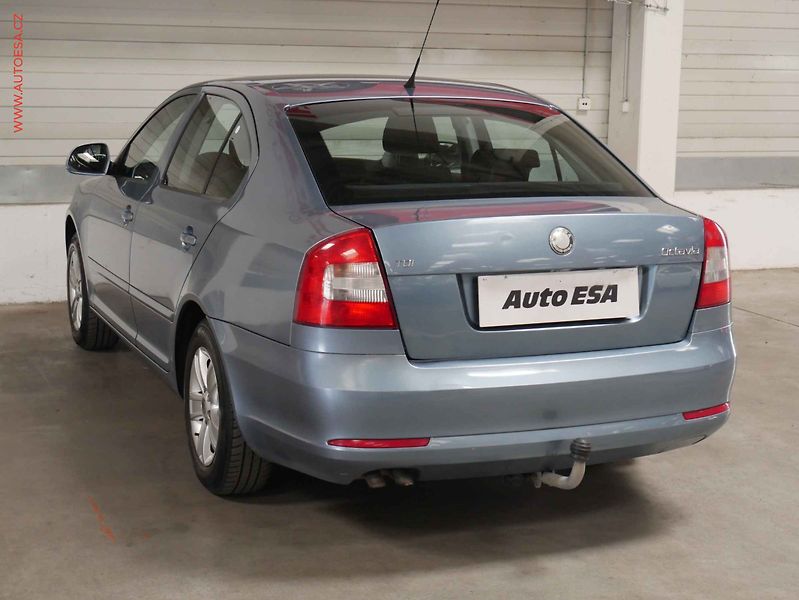 Škoda Octavia (2010) 1.9 TDI, ČR, AC, TZ, temp. - fotka 4 z 16