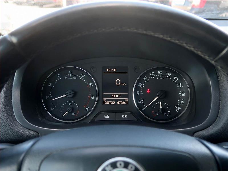 Škoda Fabia (2010) 1.2 TSI, Serv.kniha, Tempomat - fotka 11 z 15