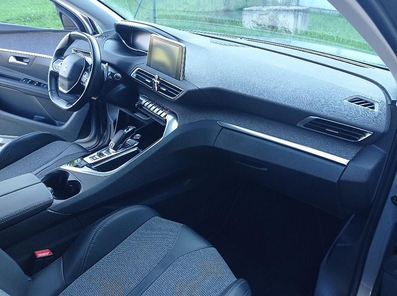 Peugeot 3008 (2017) ALLURE 1.2 /96kW + 2. SADA KOL - fotka 3 z 11