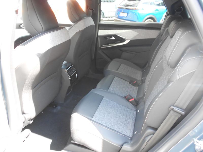 Peugeot 5008 BUSINESS Hybrid 145 e-DCS6 - fotka 5 z 9