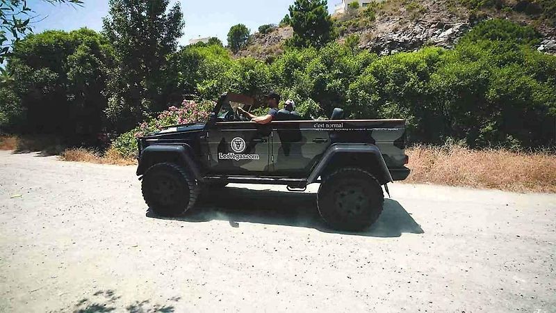 Mercedes-Benz G500 4×42 Cabriolet.