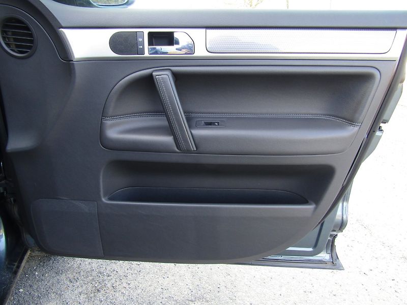 Volkswagen Touareg (2008) 2.5 TDI 4X4  PRUŽINY - fotka 25 z 38