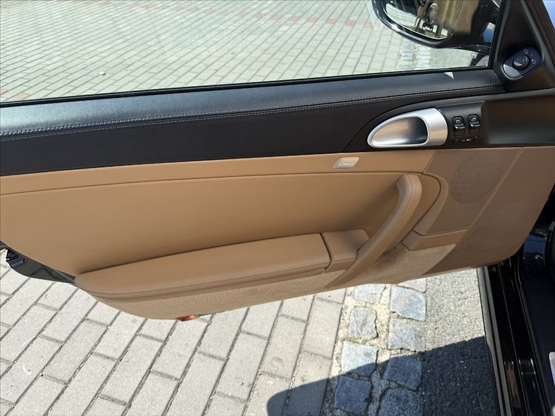 Porsche 911 3,6   Carrera 4 Cabrio (997/2) - fotka 14 z 26
