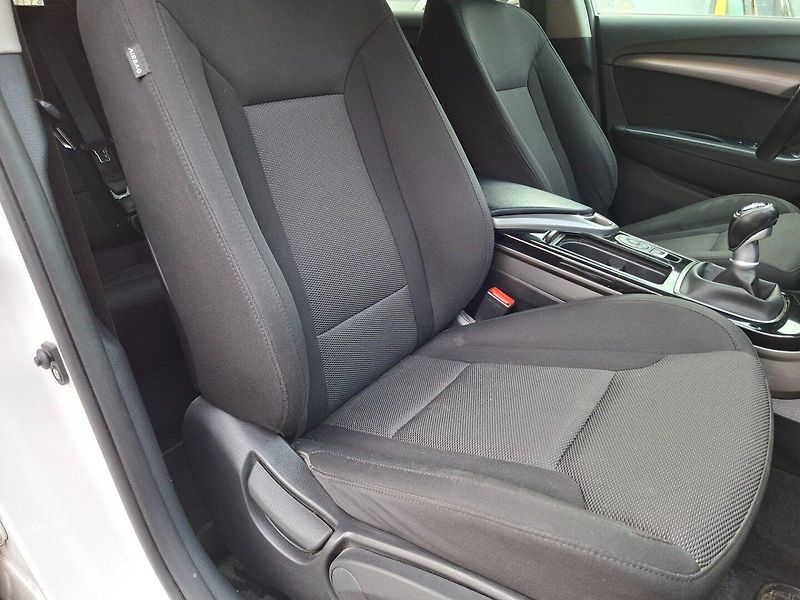 Hyundai i40 (2018) SW 1.7CRDi 104kW -ČR-KAMERA - fotka 20 z 38