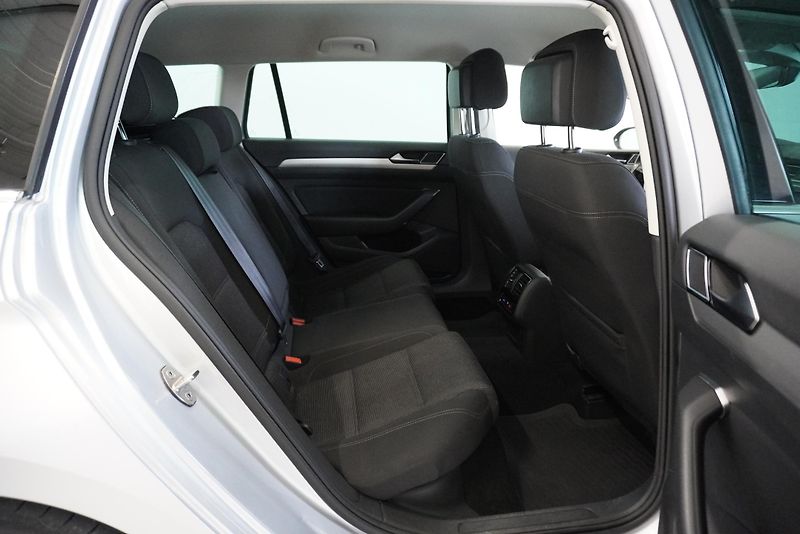 Volkswagen Passat (2019) PASSAT  1,5 TSI FACELIFT AUT. - fotka 26 z 30