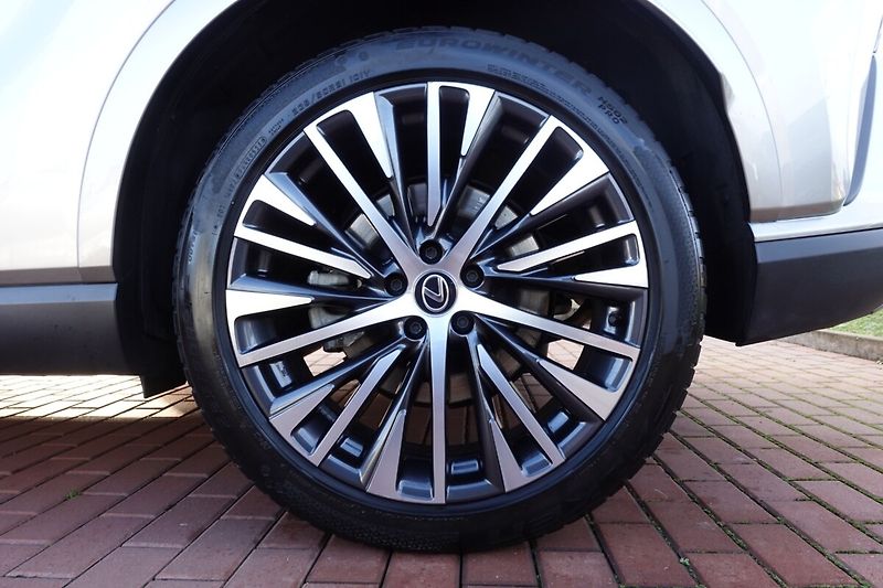 Lexus RX 350h Executive - fotka 9 z 36