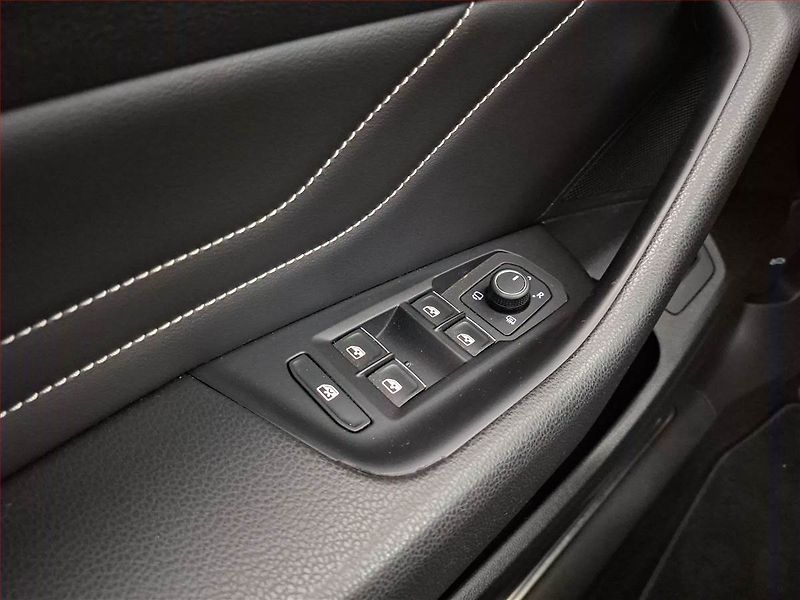 Volkswagen Passat (2021) 2.0 TDI, Automat, Kůže, Navi - fotka 21 z 23
