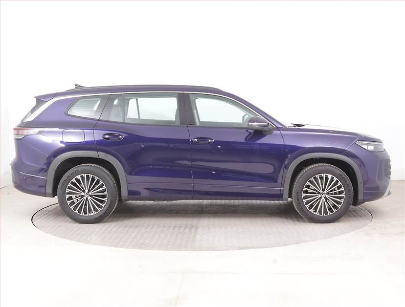 Volkswagen Tayron (2025) 1.5 eTSI - fotka 6 z 19