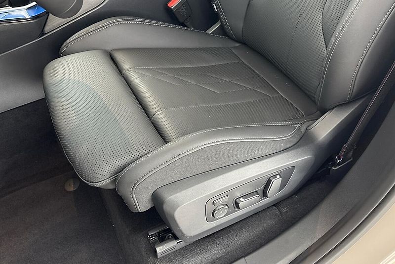 BMW X3 xDrive40d - fotka 14 z 26