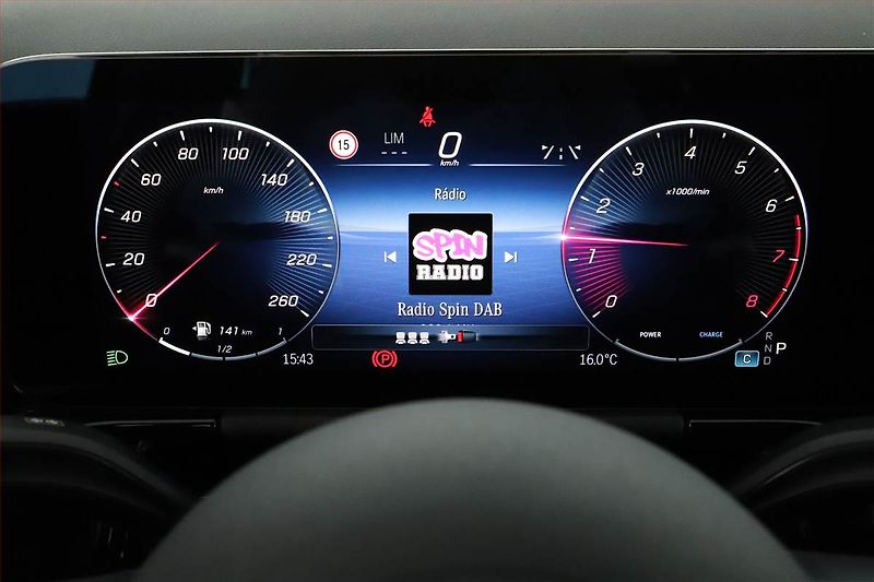 Mercedes-Benz GLA (2025) 220 4MATIC - fotka 15 z 30