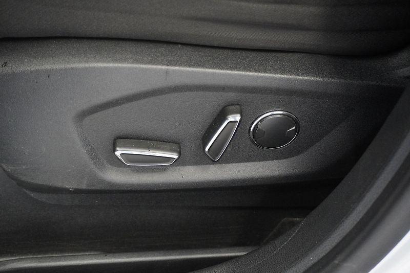 Ford S-MAX 2.0 TDCi TITANIUM 4X4 7 MÍST - fotka 12 z 32