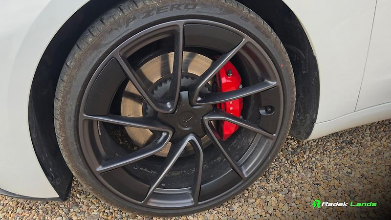 Tesla Model 3 (2024) Performance Highland  - fotka 9 z 12