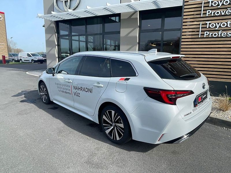 Toyota Corolla 1.8 Hybrid 140k Style - fotka 4 z 28
