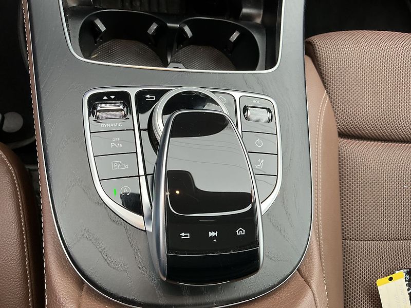 Mercedes-Benz Třídy E 220 d AVANTGARDE 4MATIC - fotka 11 z 28