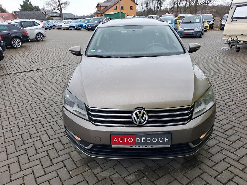 Volkswagen Passat (2011) 1,4TSi NAVI VYHŘ.SED, 2x KOLA - fotka 2 z 38