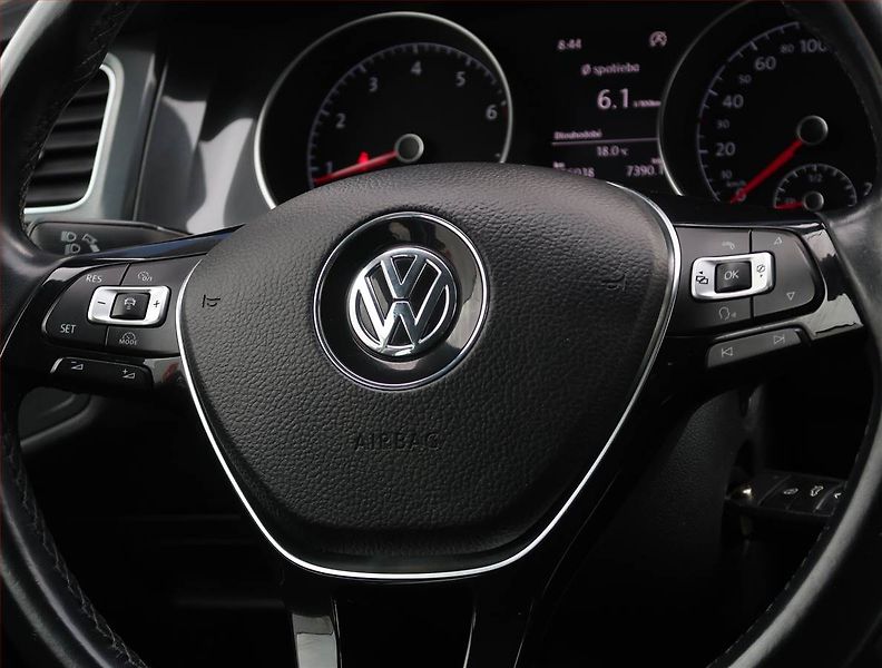 Volkswagen Golf (2018) Comfortline 1.4 TSI, Tempomat - fotka 17 z 17