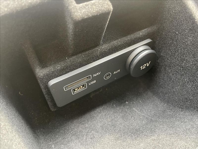 Land Rover Range Rover Evoque 2,0 TD4 4X4/AUTOMAT/Záruka! - fotka 27 z 30