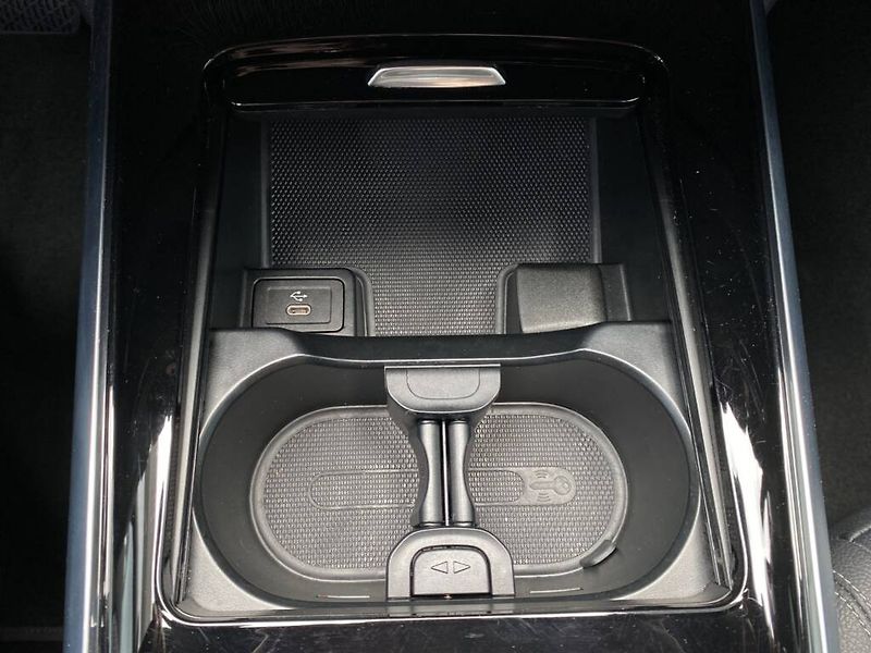 Mercedes-Benz GLA (2024) 180 d - fotka 22 z 25