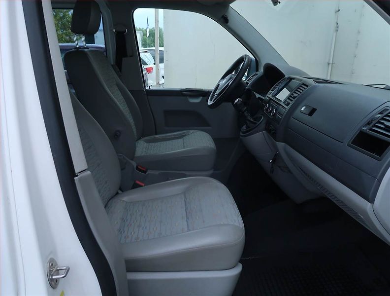Volkswagen Transporter (2013) 2.0 TDI, Bus, 5Míst, ČR - fotka 9 z 14