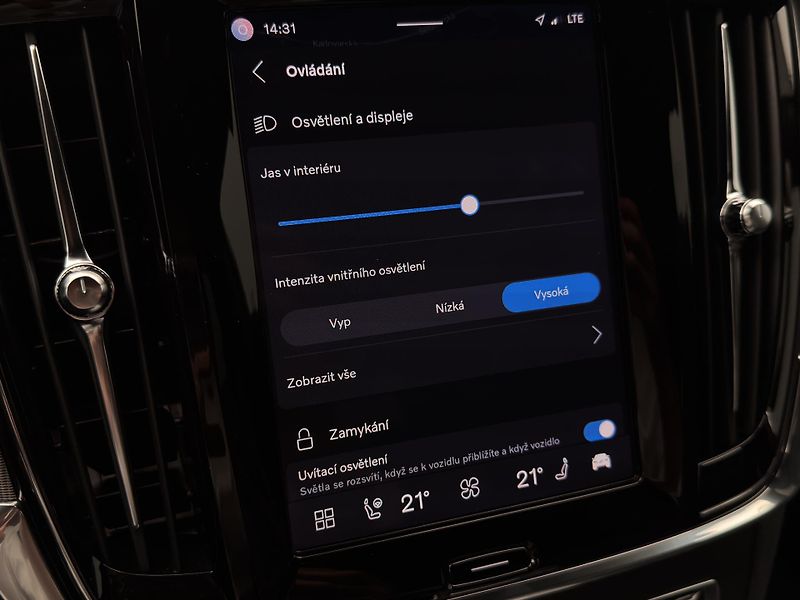 Volvo V90 B4 PLUS DARK AUT  - fotka 38 z 47