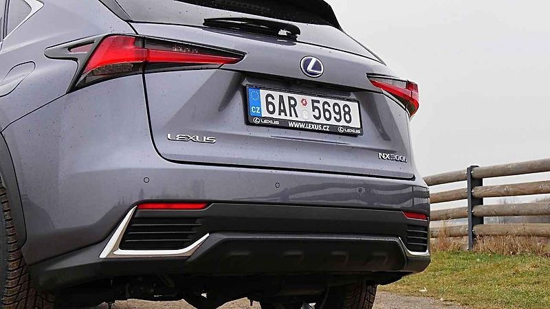 Lexus NX 300h.