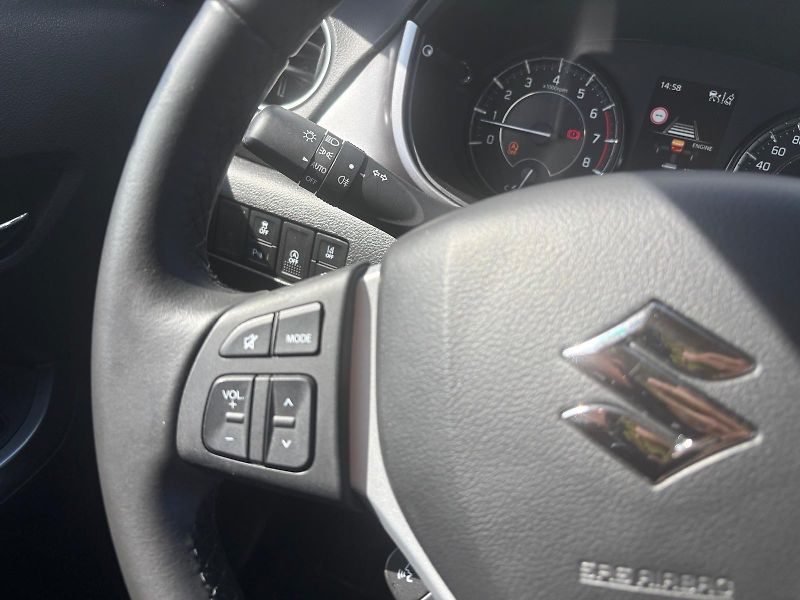 Suzuki Vitara 1,4 BoosterJet Premium Hybrid - fotka 16 z 29