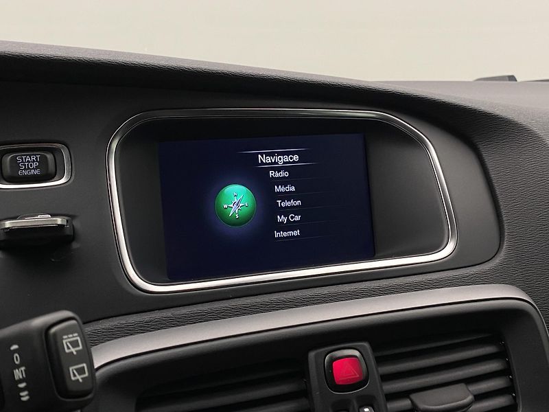 Volvo V40 T2 MOMENTUM  - fotka 34 z 39