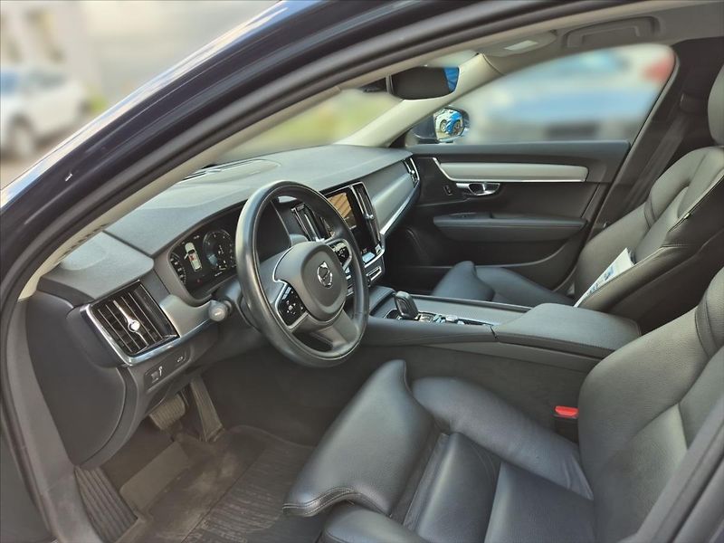 Volvo V90 2,0 B4 FWD Momentum Advanced - fotka 7 z 18
