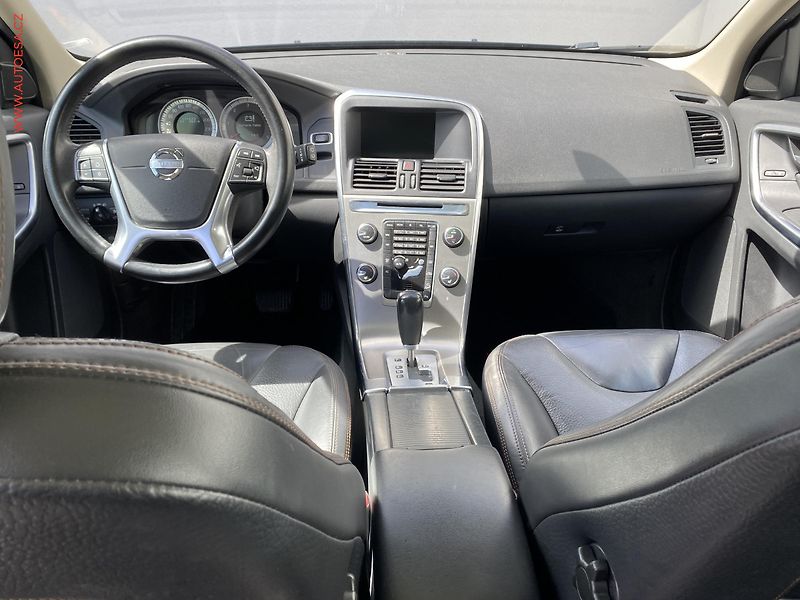 Volvo XC60 (2012) 2.4 D3 AWD, Summum, AT, +ALU - fotka 8 z 19