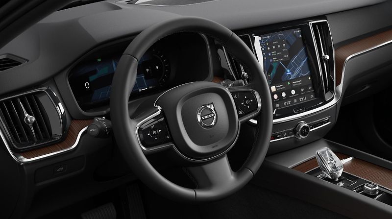 Volvo V60 (2026) B4 PLUS DARK AUT - fotka 6 z 19