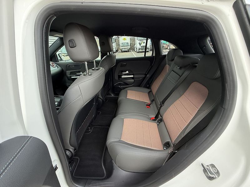 Mercedes-Benz EQA 250+ - fotka 14 z 32