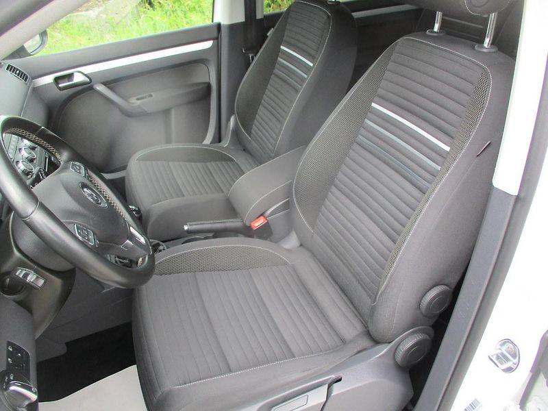 Volkswagen Touran TDI CUP*77KW*TZ*NAVI*VÝHŘEV* - fotka 13 z 50