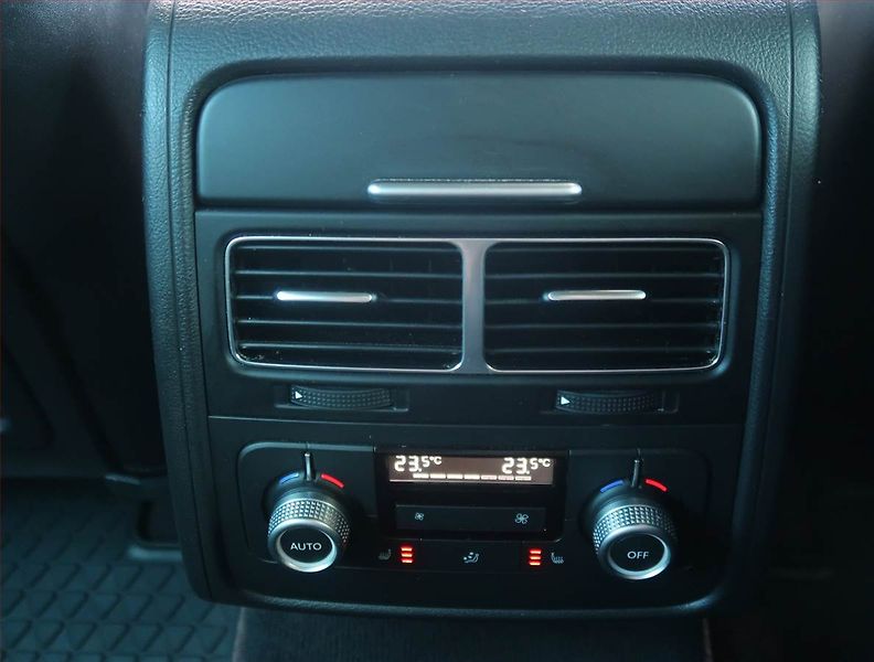 Volkswagen Touareg (2015) R-Line 3.0 TDI, 4X4, Automat - fotka 24 z 27