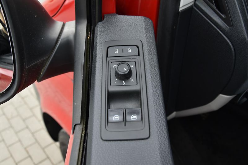 Volkswagen Transporter 2.0 TDI L2 KLIMA DPH TAŽNÉ Z. - fotka 16 z 16